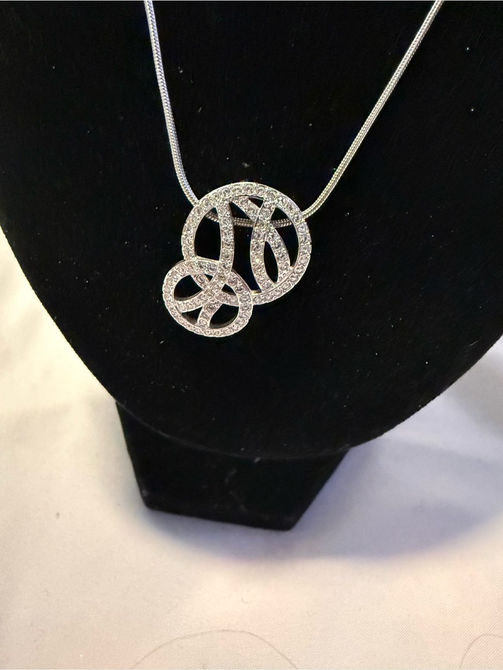 Swarovski pendant w/a distinctive interlocking design with clear pavé crystals - Picture 2 of 6